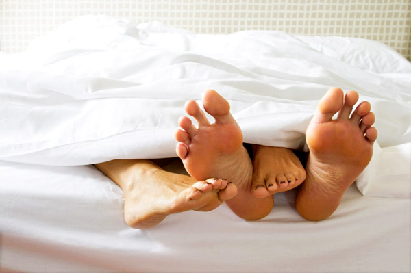 feet-in-bed